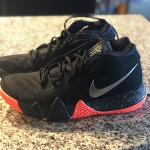 Kyrie 4’s size 9